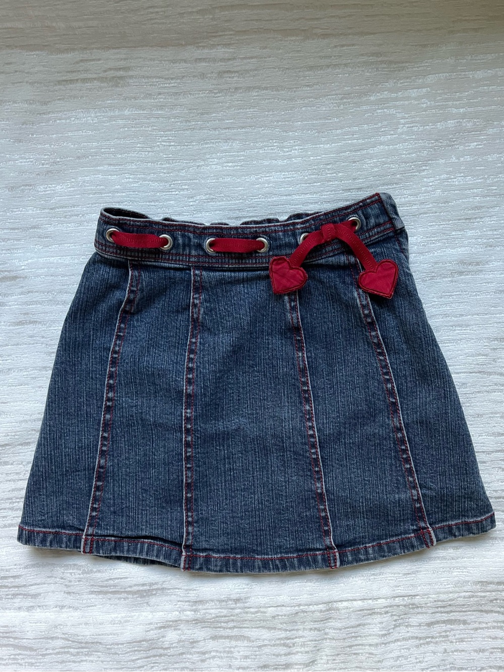 Size 3 Toddler Gymboree A line Denim Skirt with Red Heart Drawstring side zipper